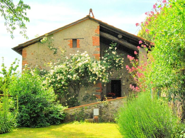 Spacious Holiday Home In Bagni Di Lucca With Terrace