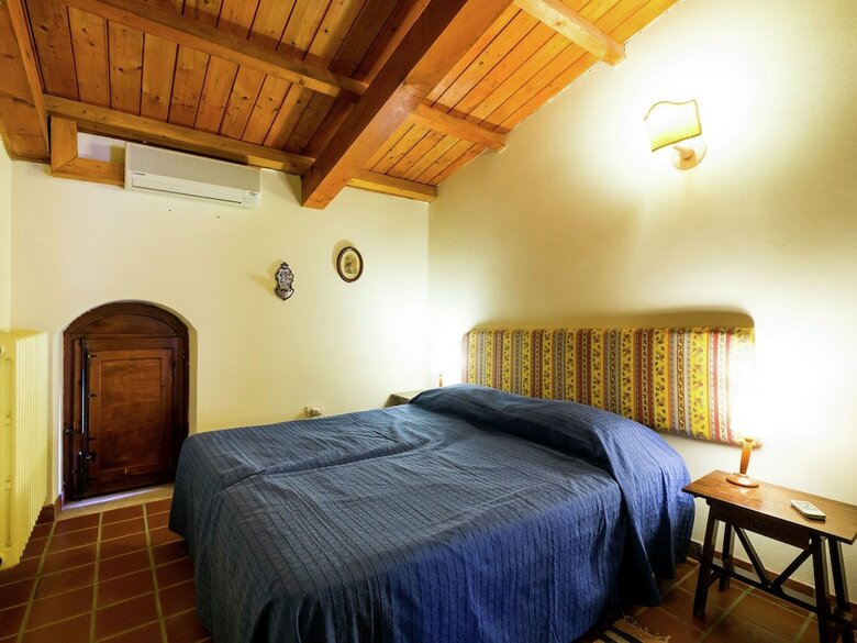 Gorgeous Holiday Home With Jacuzzi, Whirlpool, Pool, Garden