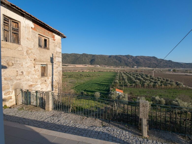 Cozy Cottage In Vila Flor With Swimming Pool