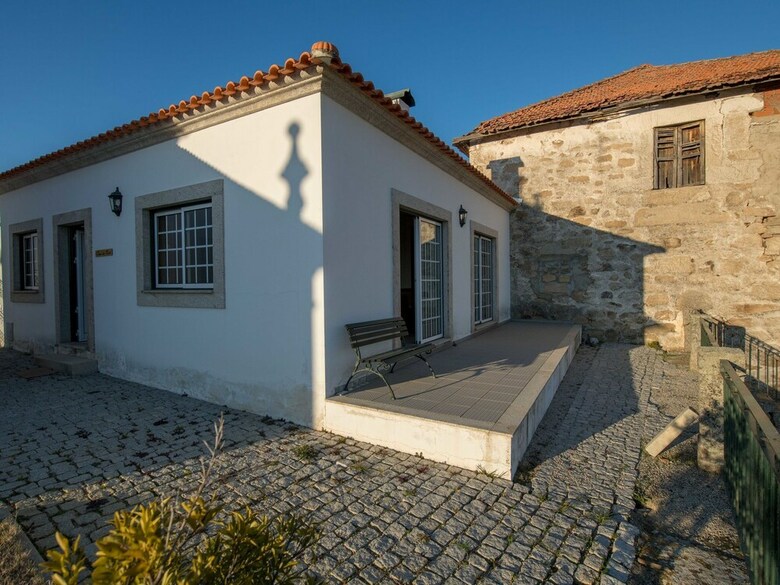 Cozy Cottage In Vila Flor With Swimming Pool