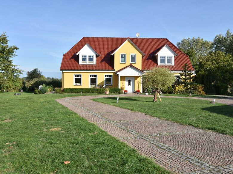 Comely Apartment In K�hlungsborn With Garden