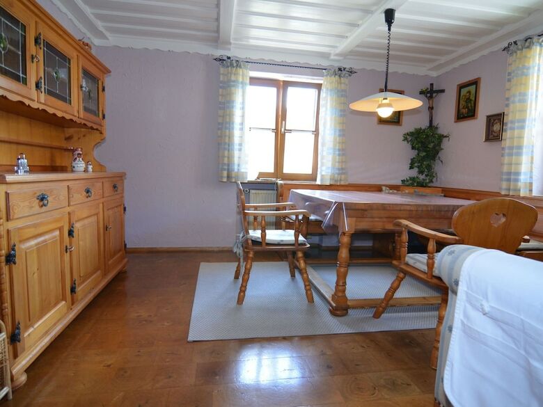 Cozy Apartment In Prunn With Private Terrace
