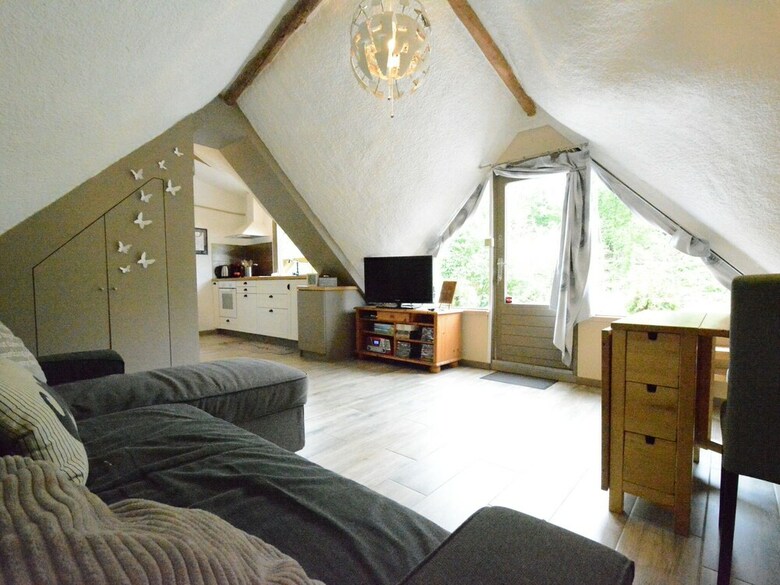 Unusual Chalet In The Woods, Very Comfortable, Nice Covered Terrace, Quiet