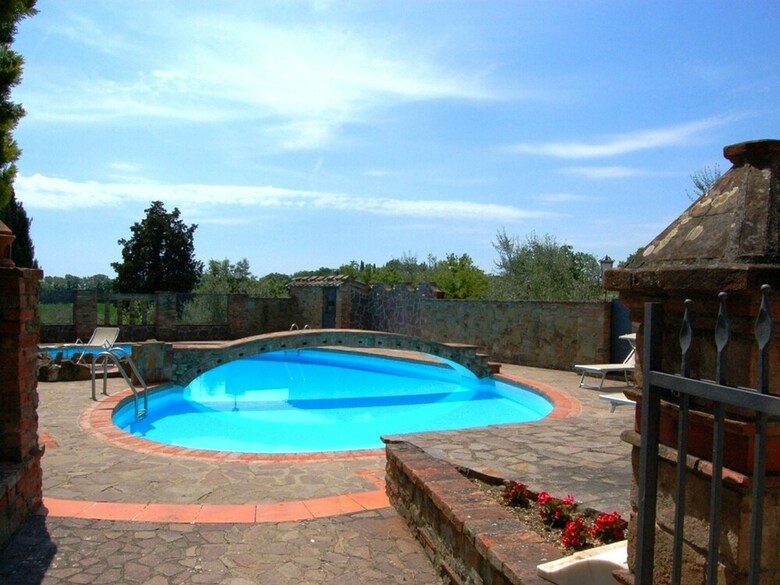 Spacious Cottage With Pool In Arezzo Italy