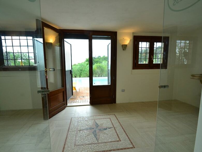 Amazing Farmhouse In Montecatini Terme With Jacuzzi