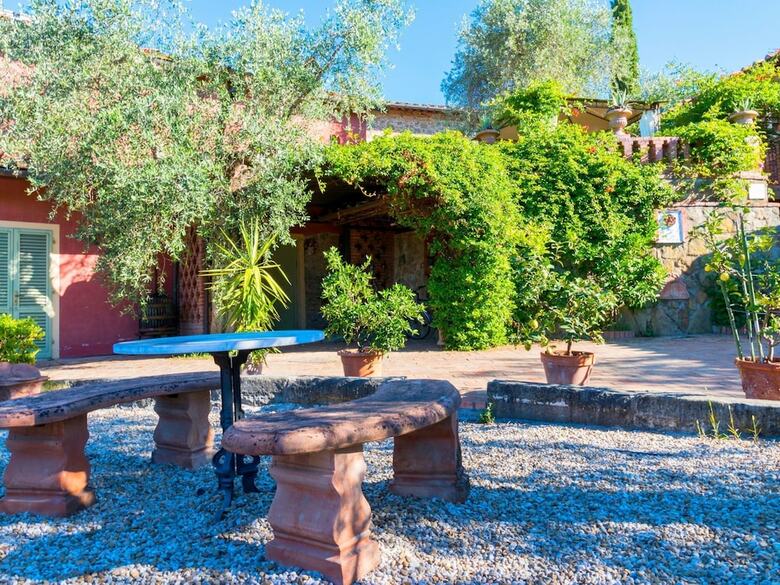 Amazing Farmhouse In Montecatini Terme With Jacuzzi