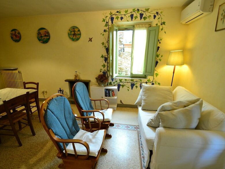 Amazing Farmhouse In Montecatini Terme With Jacuzzi