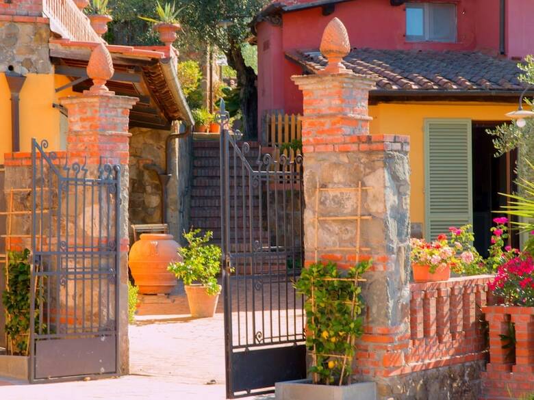 Amazing Farmhouse In Montecatini Terme With Jacuzzi