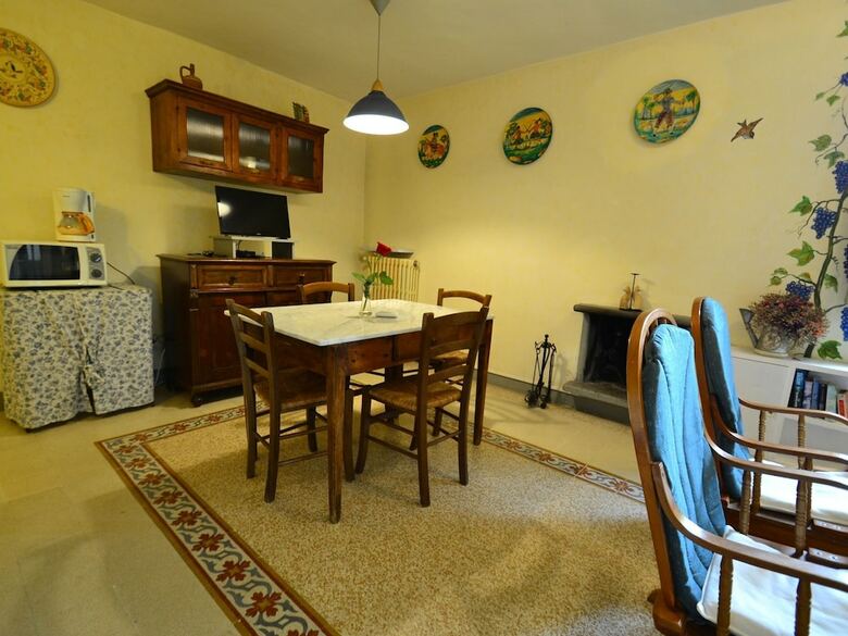Amazing Farmhouse In Montecatini Terme With Jacuzzi