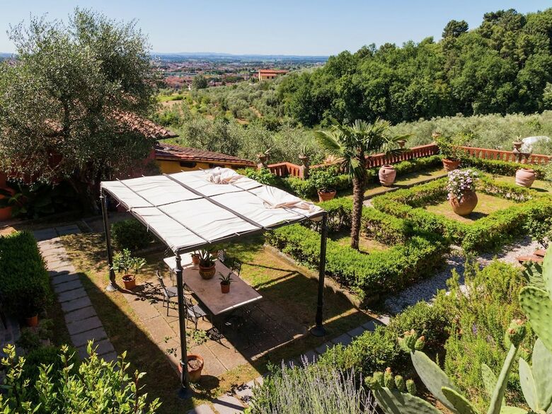Amazing Farmhouse In Montecatini Terme With Jacuzzi