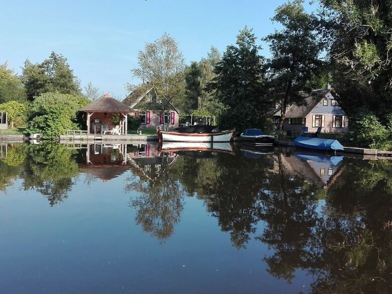 Peaceful Holiday Home In Ossenzijl With Garden