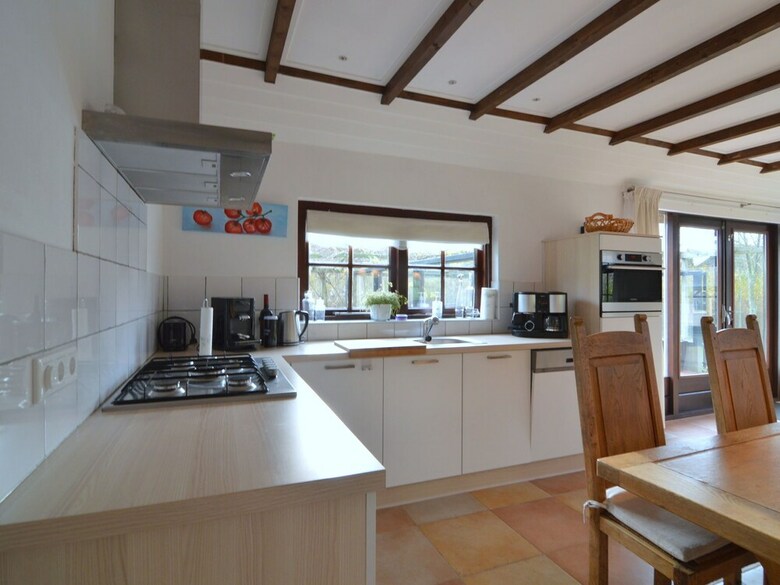 Peaceful Holiday Home In Ossenzijl With Garden