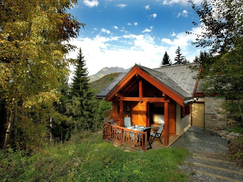 Warm Chalet In Oz With Ski Storage, Balcony,terrace, Heating