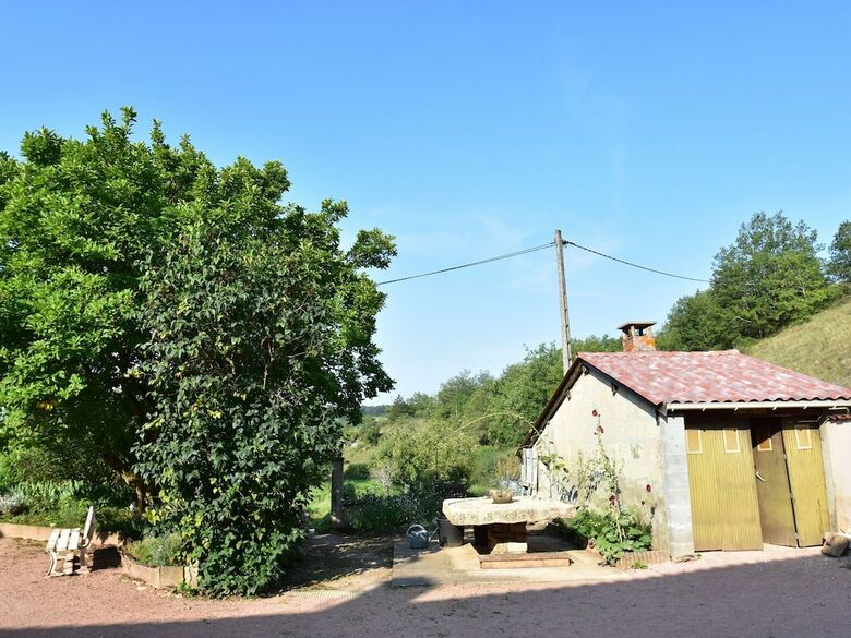 Peaceful Holiday Home In Burgundy Near Forest