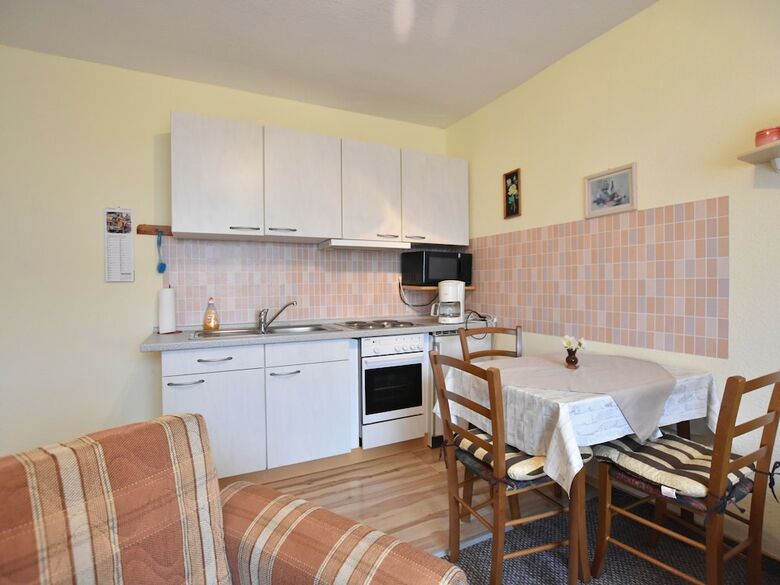 Beautiful Apartment In Proseken With Garden