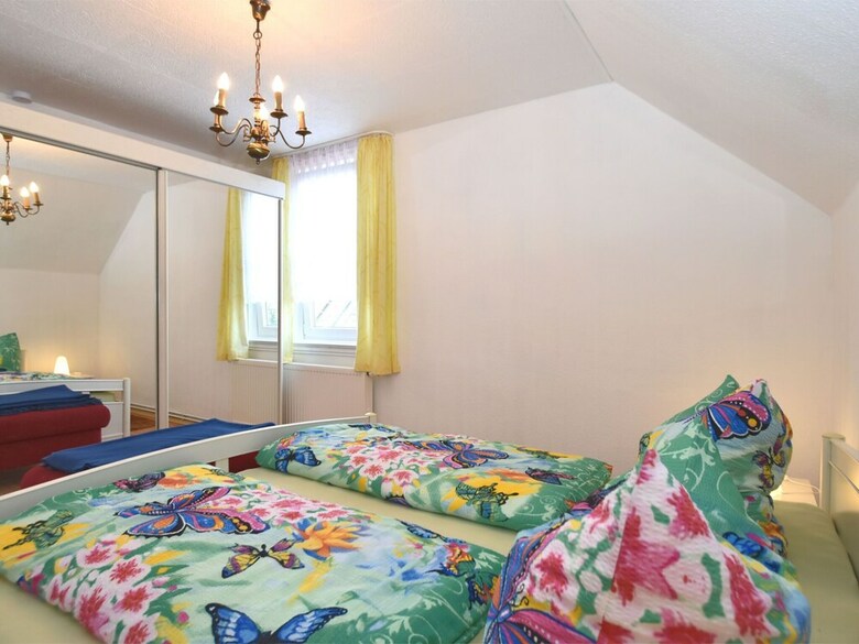 Cozy Apartment In Altenfeld With Garden