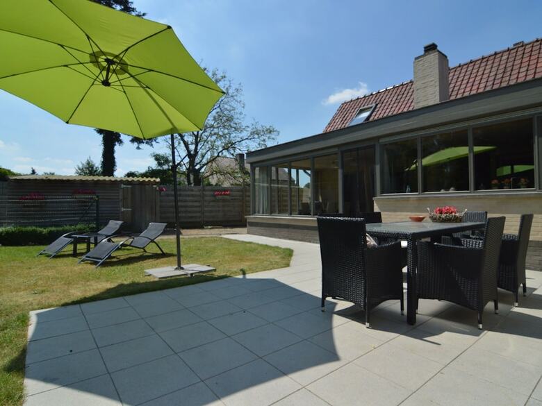 Spacious Holiday Home Near Forest In Peer