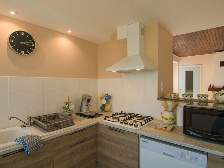 Cosy Holiday Home With All Modern Comforts, Set On A Hill With Nice Views