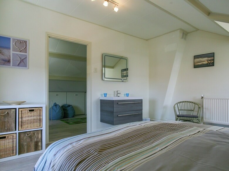 Spacious And Comfortable Holiday Home In Modernised Drive-in House