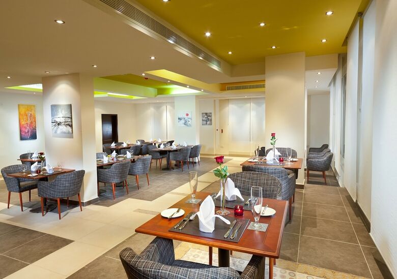 Al Hail Waves Hotel