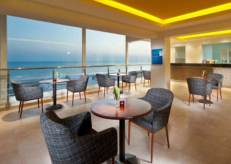 Al Hail Waves Hotel