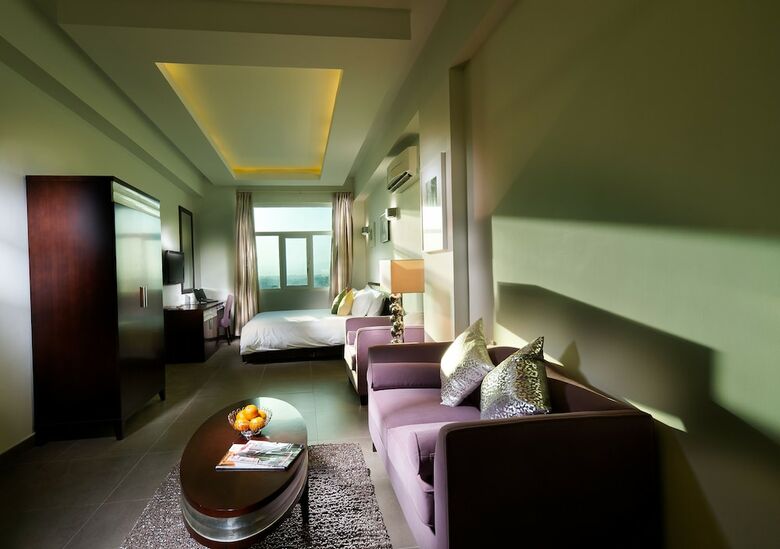 Al Hail Waves Hotel