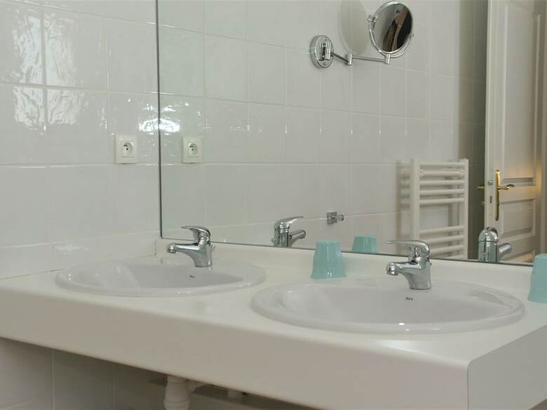 Modern Villa In Saumane-de-vaucluse With Swimming Pool