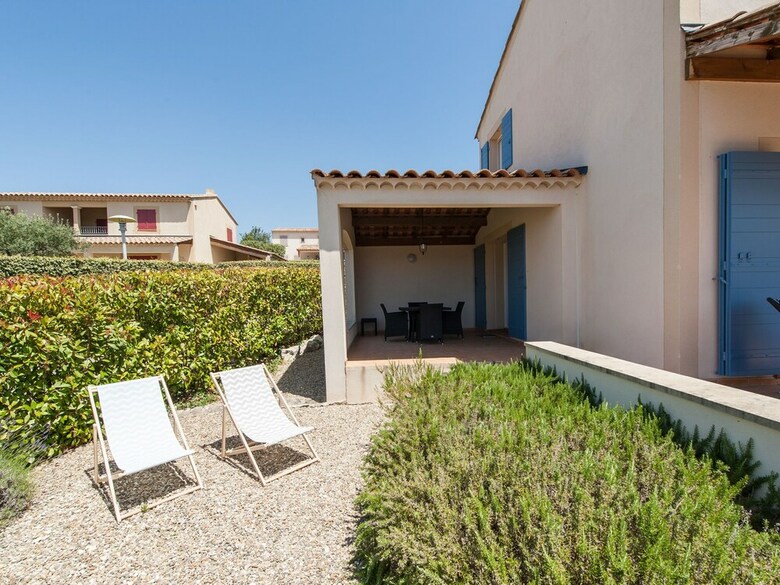 Modern Villa In Saumane-de-vaucluse With Swimming Pool