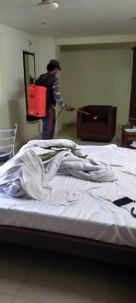 Lals Plaza Hotel