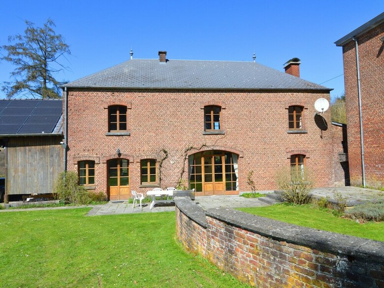 Modern Cottage In Barvaux-condroz Amidst Meadows