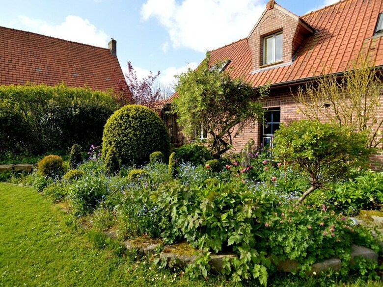 Cozy Holiday Home In Hondschoote With Terrace