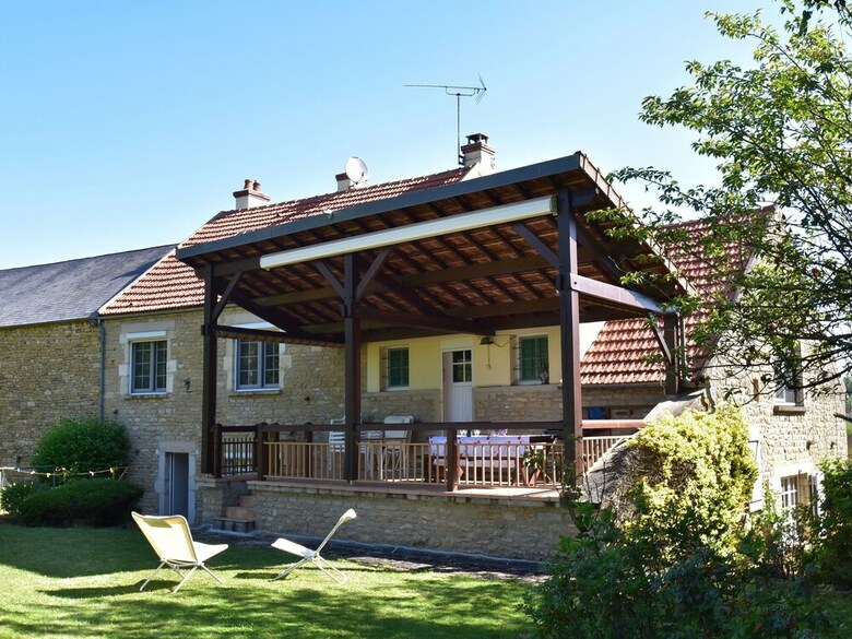 Modern Holiday Home In Vault-de-lugny With Meadow View