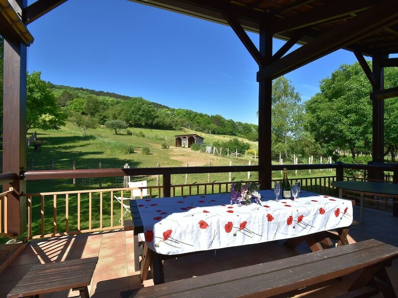 Modern Holiday Home In Vault-de-lugny With Meadow View