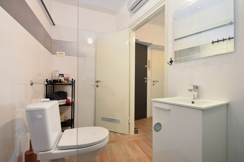 Apartment 1811