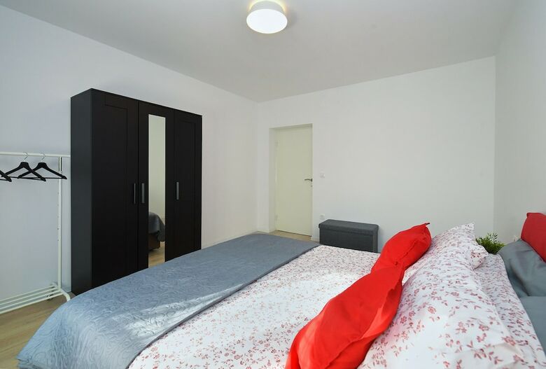 Apartment 1811