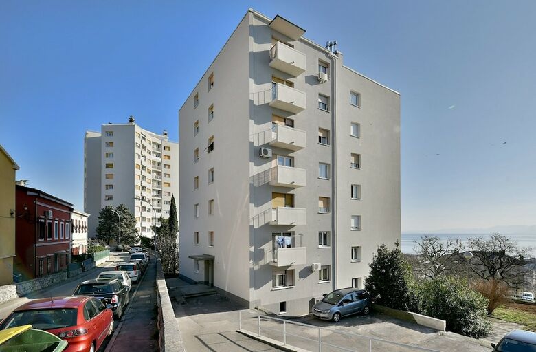 Apartment 1811