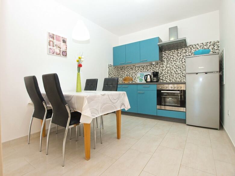 Apartment 1819