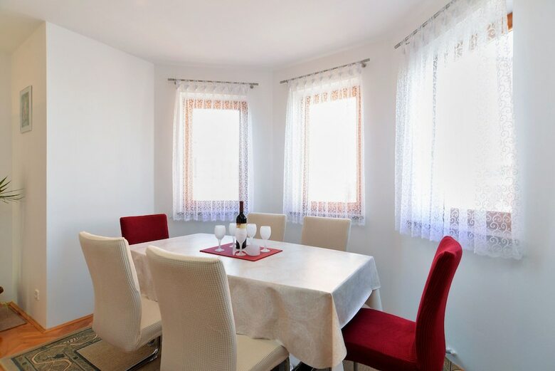 Apartment 1807