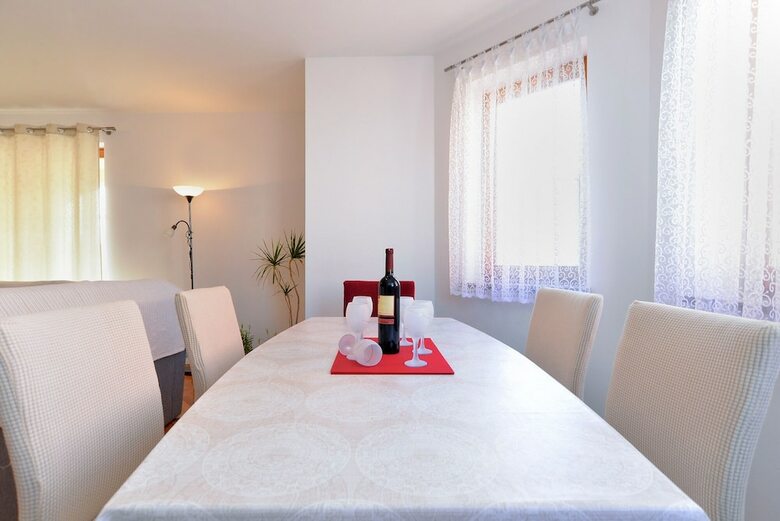 Apartment 1807