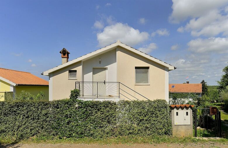 Apartment 1860