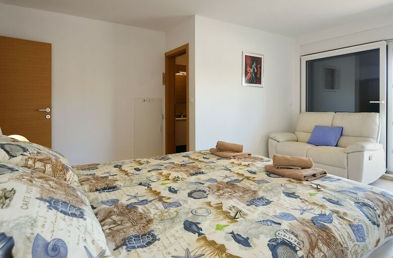 Apartment 1955