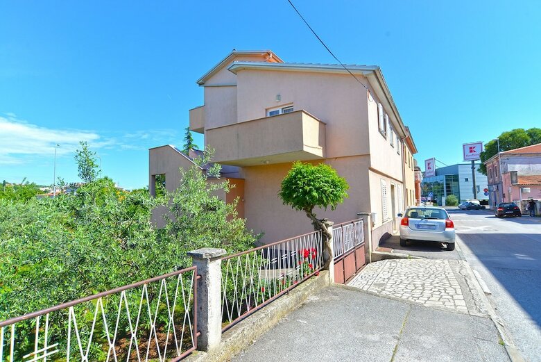 Apartment 1873
