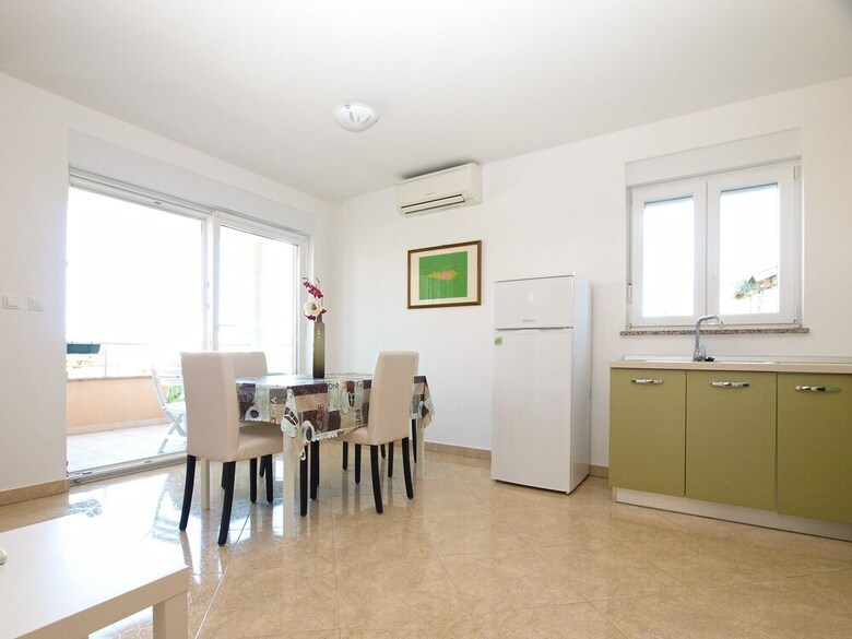 Apartment 1932