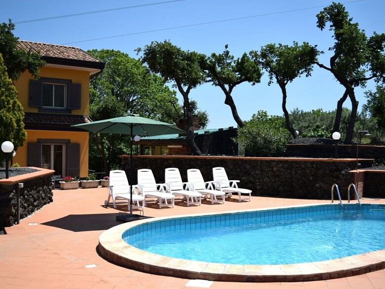 Charming Holiday Home In Piedimonte Etneo With Pool