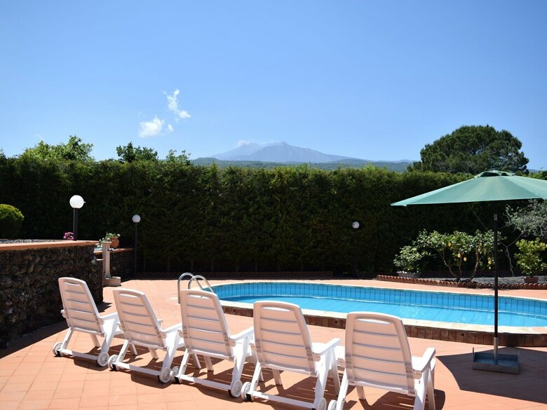 Charming Holiday Home In Piedimonte Etneo With Pool