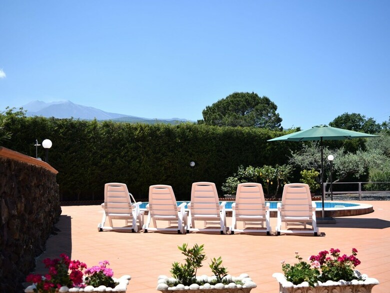 Charming Holiday Home In Piedimonte Etneo With Pool