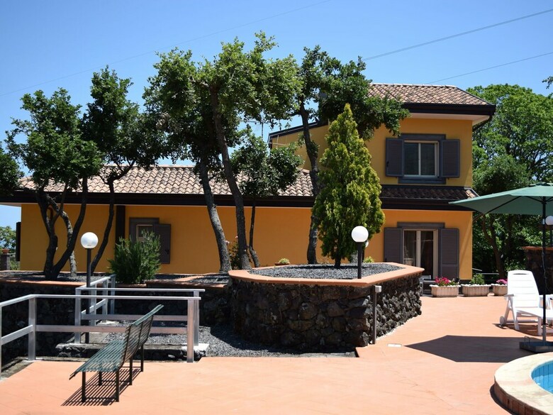 Charming Holiday Home In Piedimonte Etneo With Pool