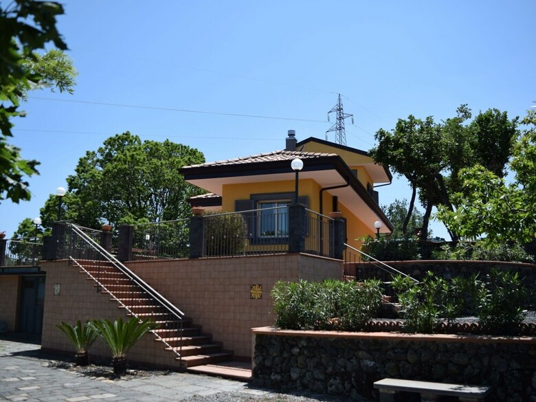 Charming Holiday Home In Piedimonte Etneo With Pool