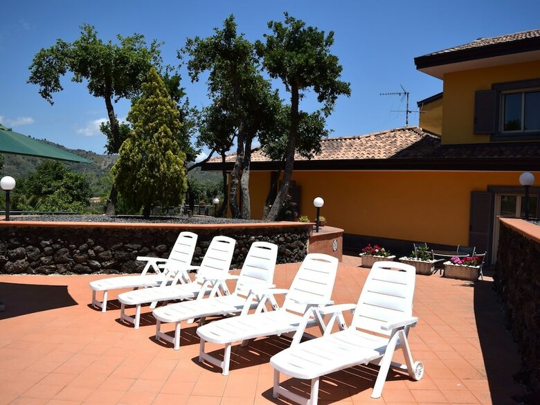 Charming Holiday Home In Piedimonte Etneo With Pool