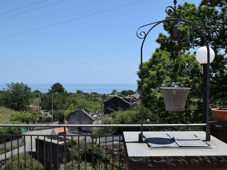 Charming Holiday Home In Piedimonte Etneo With Pool